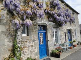 ‘Les Portes Bleues’ Chambres d’hôtes: Langourla şehrinde bir otoparklı otel