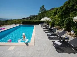 Holiday House App Grace with pool and view in Klis