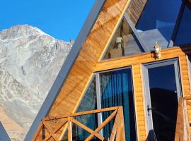 Hill silence, Hütte in Kazbegi