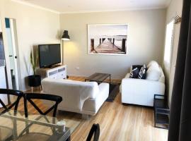 The Central Shed - 10B, Hotel in Geraldton