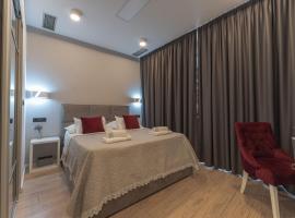 Sky & Sun Luxury Rooms with private parking in the garage, hotel in Zadar