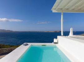 Thea Villas Paros, Villa Turquoise, private pool, cabaña o casa de campo en Kampos