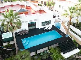 Villa Los Flamencos by Veaco- Beachfront & pool