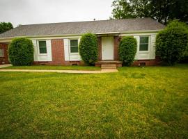 Midtown Serenity in Little Rock, cabaña o casa de campo en Little Rock