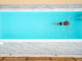 Arch Houses - sharing pool, икономичен хотел в Spiliá