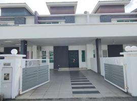 Setia Home Sitiawan KTV 12+4 Pax, жилье для отдыха в городе Ситиаван