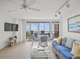 Relax with a Fabulous Ocean View Ocean Sounds in This 2 Bedroom 2 Bath Den