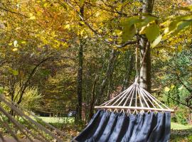 Cottage by the river Valea Draganului, hotel v destinaci Poeni