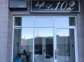 Loft 102 au cœur de Rimouski près du St-Laurent, hotel in Rimouski