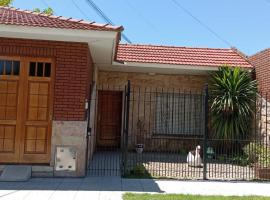 “Chalet Carrasco” totalmente equipado, hotel in Mar del Plata