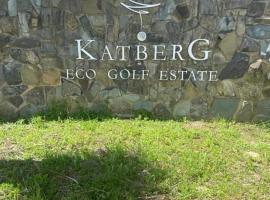 Cheerful 4 Bedroom in a Golf Estate, hotel near Katberg Eco Golf Estate, Balfour