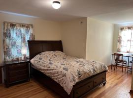 J1 Pleasant Room near Rutgers U, hospitals, holiday rental in New Brunswick