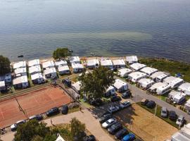 Camping Molo Surf SPOT, luksusleirintäpaikka kohteessa Jastarnia