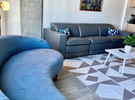 Hollywood High Rise with Parking walking distance to Hollywood Walk of Fame, apartment in Los Angeles