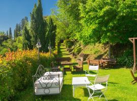 Holiday home in Antique Hamlet quoted in Dantes poem inferno, hotel v destinácii Meleto