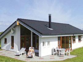Awesome Home In Vinderup With 3 Bedrooms And Wifi, hytte i Vinderup