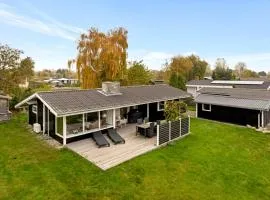 Cozy Home In Karrebæksminde With Wifi