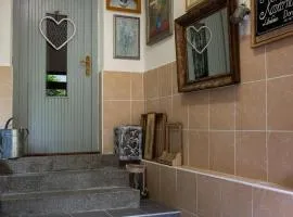 Chaloupka pod skalou