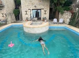 private vila with a pool and green view, holiday rental in Kriopigi