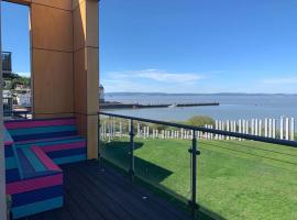 Sea View Penthouse Marina Apartment, holiday rental in Portishead