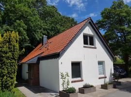 Ferienhaus an der Nordsee - familienfreundlich, gut ausgestattet & viel Platz, vacation home in Butjadingen