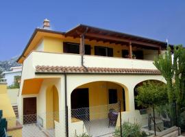 Affittacamere Casa del Sole, nakvynės su pusryčiais namai mieste Cala Gonone