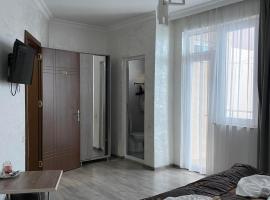 Nana's Hotel Tchaikovsky Street 34، فندق في باتومي