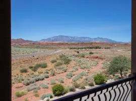 D13-Amazing Red Cliff View-Third Floor 3-bedroom Sunset View