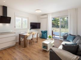 Apartment with terrace and parking near beach