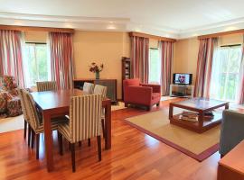 Classic 2BDR Apartment Near Beach by LovelyStay, hotel with parking in Lagoa