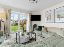 NEW 2023 Modern Luxury Holiday Home on the Beach in Devon - Free Parking, Pets Welcome, Sleeps 10, khách sạn gia đình ở Plymouth