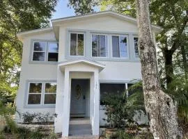 Spacious renovated 4br downtown home w firepit sleeps 8+