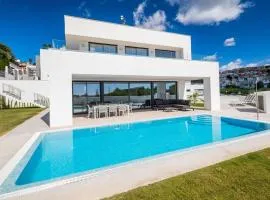 Modern villa walking distance from the beach