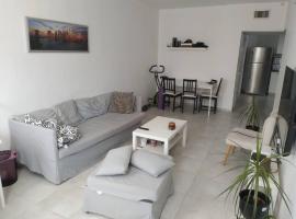 Privet place 65meter next to tlv, hotel in H̱olon