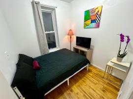 Private Bedroom in a shared 2 bedrooms apartament - 1 STOP to Manhattan and 2 STOPS Brooklyn – hotel w Queens