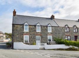 Preswylfa, holiday home in Trevine