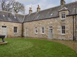 Coachmans Cottage, hotel with parking in Falkland