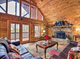 Rustic Sevierville Cabin Private Hot Tub and Games!, hotell i Sevierville