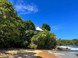 Tesoro Escondido Lodge & Cabinas，位于博卡斯德尔托罗的酒店