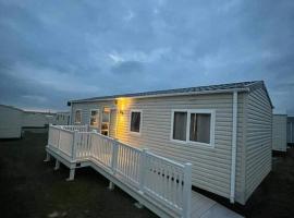 Lexi Lodge @ Littlesea Holiday Park, Weymouth, hotel in Wyke Regis