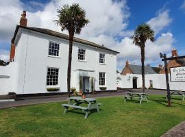 The White House Guest House, cheap hotel in Williton