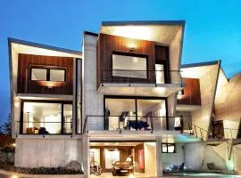 Villa Angelu, Encanto Arquitectónico con Piscina Privada