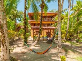 Tierra Verde Bed & Breakfast: Bocas Town şehrinde bir Oda ve Kahvaltı