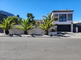Balmoral Cottage, West Beach