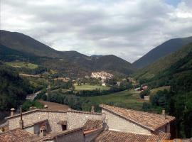 Umbria Valnerina in Noble Residence near Spoleto Apartment x 4-6 persons, hôtel à SantʼAnatolia di Narco