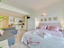 'Cuore di Rose' Parking - Welcome Set, Netflix, for 4 Persons -By EasyLife Swiss, appartement in Breganzona