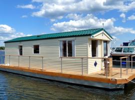House Boat Jabel, hotel with parking in Jabel