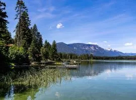 Doc Roy's Legacy on Fish Lake by NW Comfy Cabins