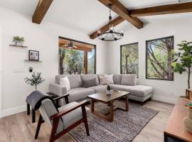 Casita 5 minutes from Gruene Hall and King Bed!, hotel in New Braunfels