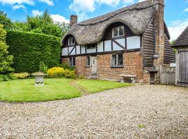 The Old Thatched Cottage, hotel in Tenterden